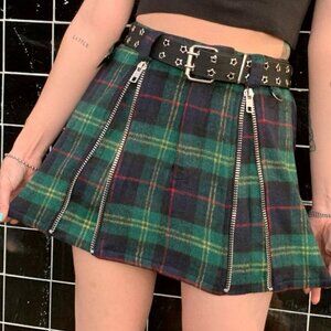Tunnel Vision Weetzie green plaid mini skirt w/ zip pleats size XS